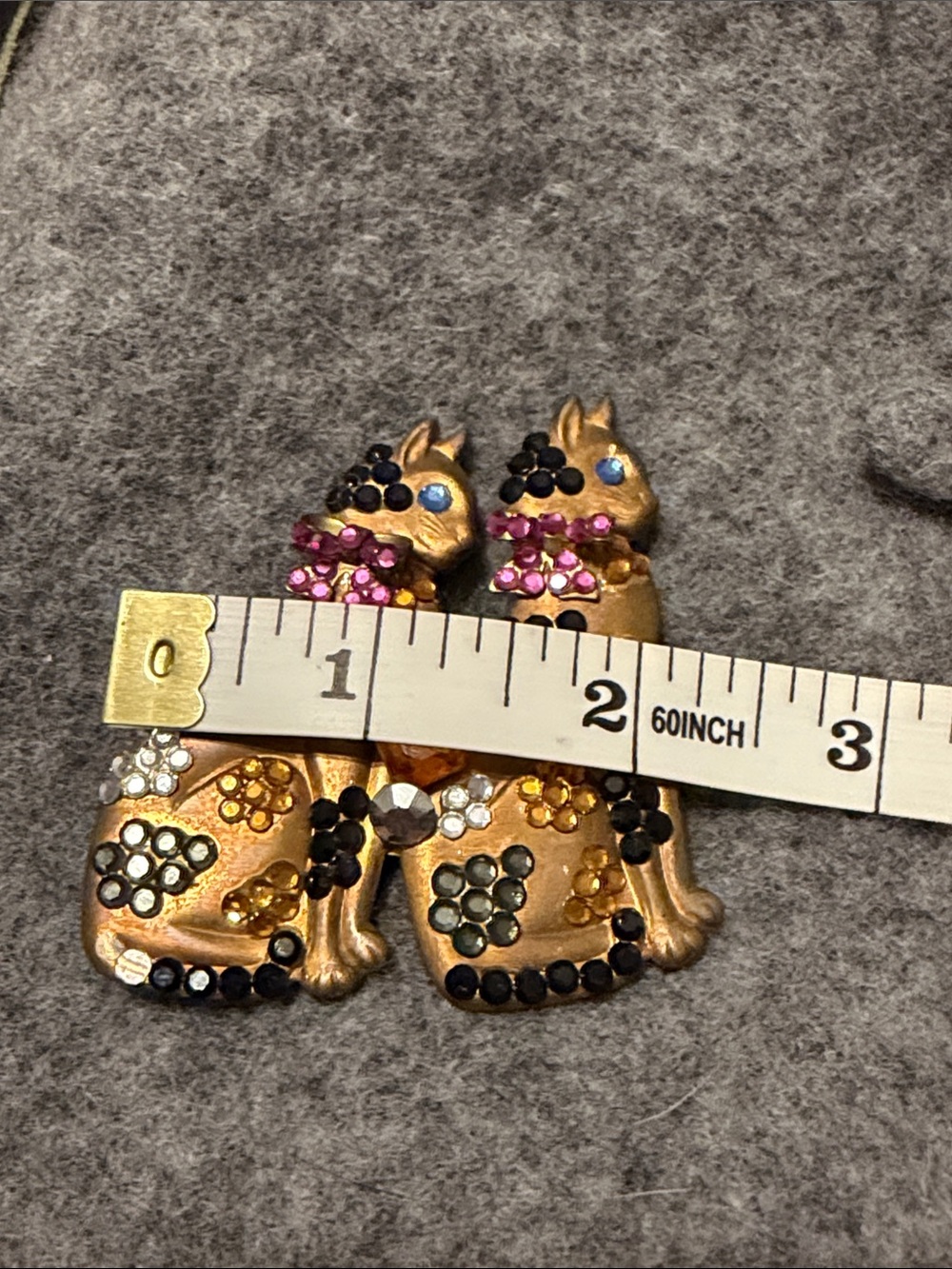 Sparkling Gold-Tone Jeweled Double Cat Brooch blue eyes - Picture 2 of 4
